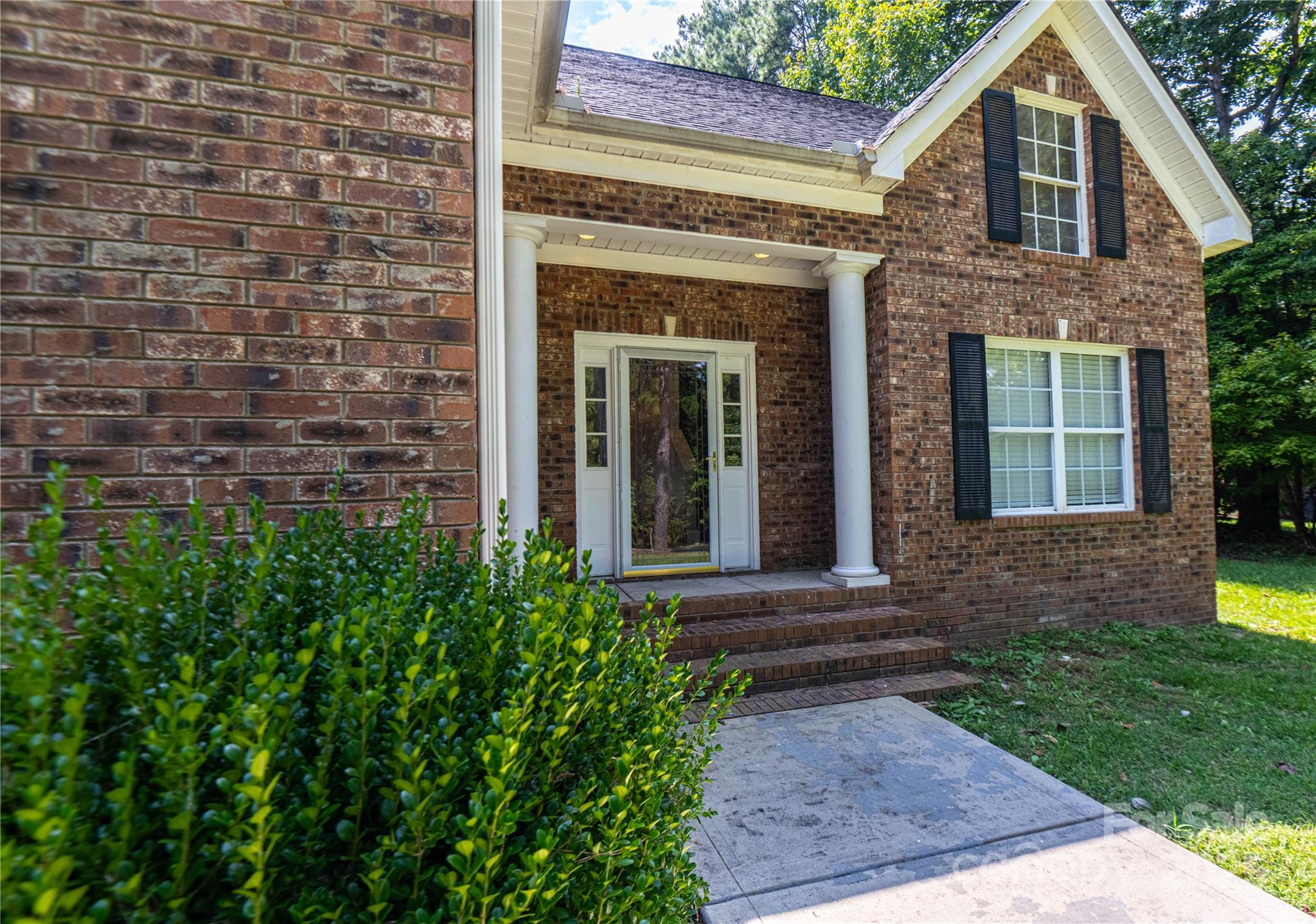 2843 Lakeshore Drive