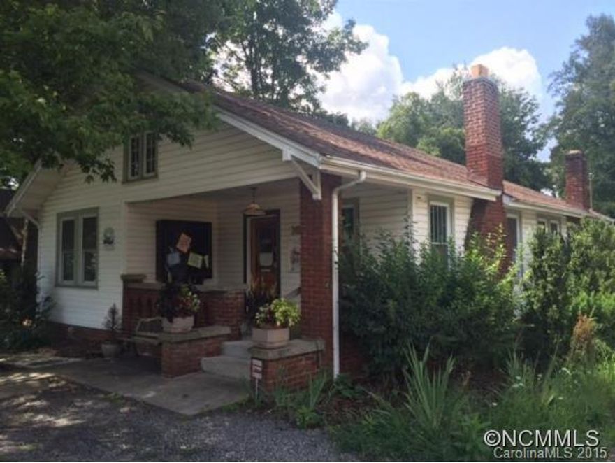 1386 square feet on one level. Zoned Central Business District. Originally built as 4 Bedroom 1 Bath but has been slightly modified and used as a medical/retail the last 7 years. Good parking. New roof, windows, insulation, HVAC and hot water tank. Hardwood floors and tiled and updated bathroom. Cute and well built. Lots of natural light from multiple windows. Available September 1st. Minimum annual lease