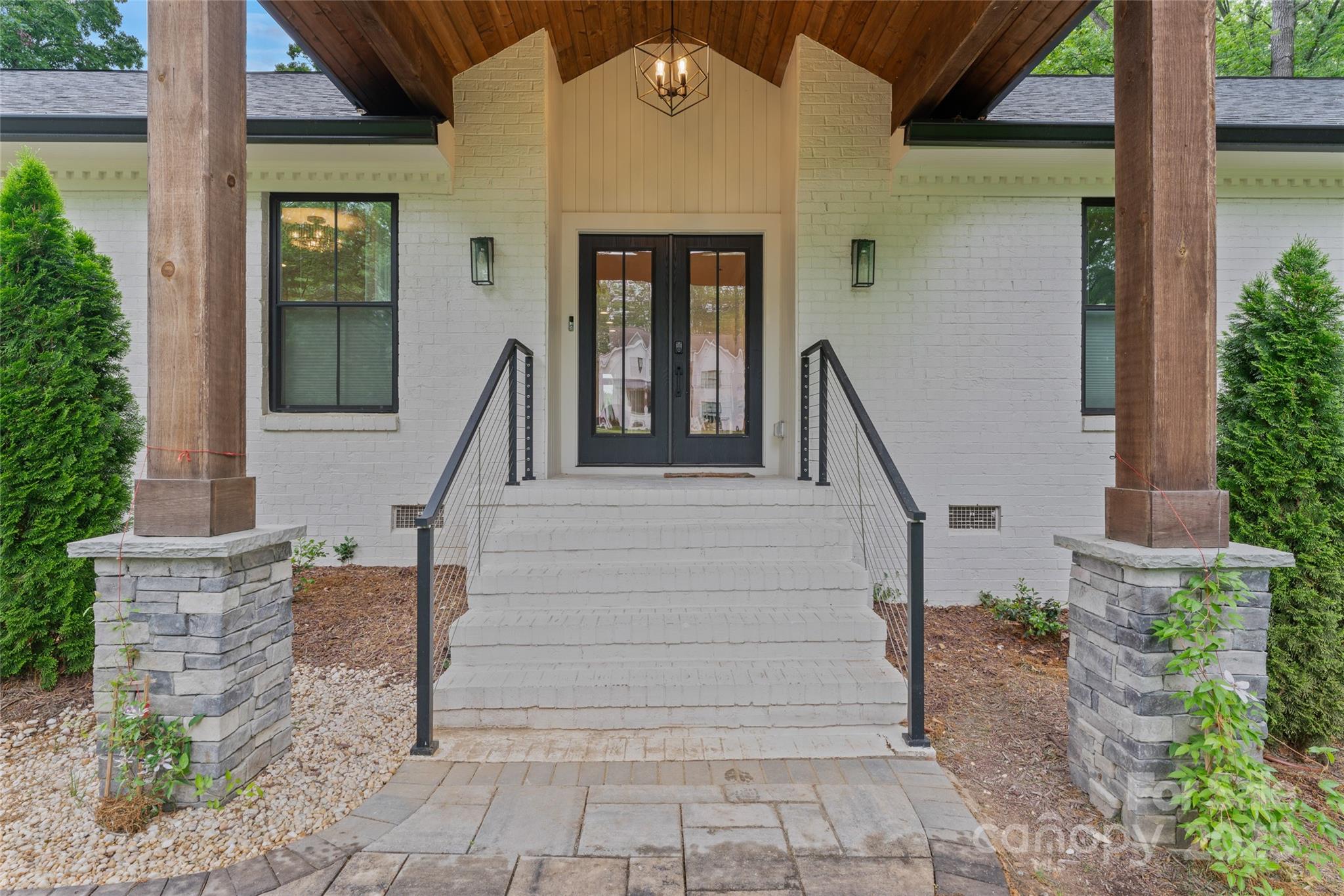 1118 Crestbrook Drive