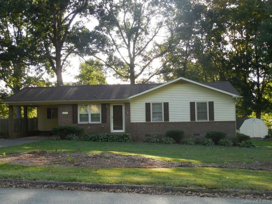 This three bedroom brick & vinyl home had a new roof installed in 2012. Single carport plus large outbuilding for workshop & lawn mower storage. Hardwood floors in living room & master bedroom. Open kitchen with island. The laundry room off the kitchen has extra cabinets & storage. Water heater 4 years old. AHS Home Warranty included at $550 value. Beautiful trees, rear deck.
