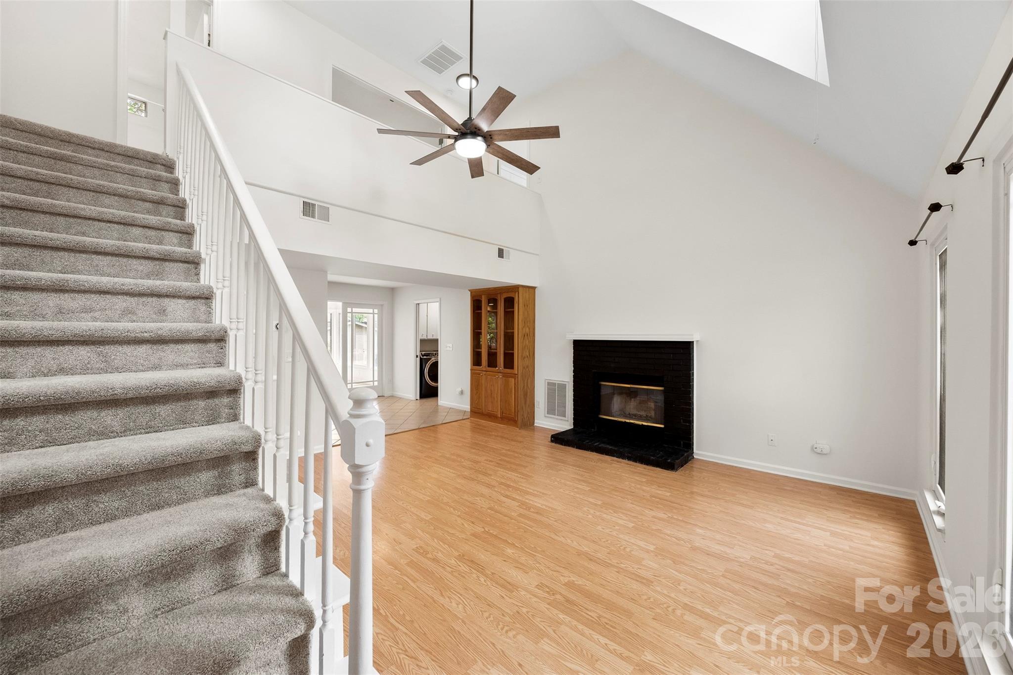 544 Garrison Court SW