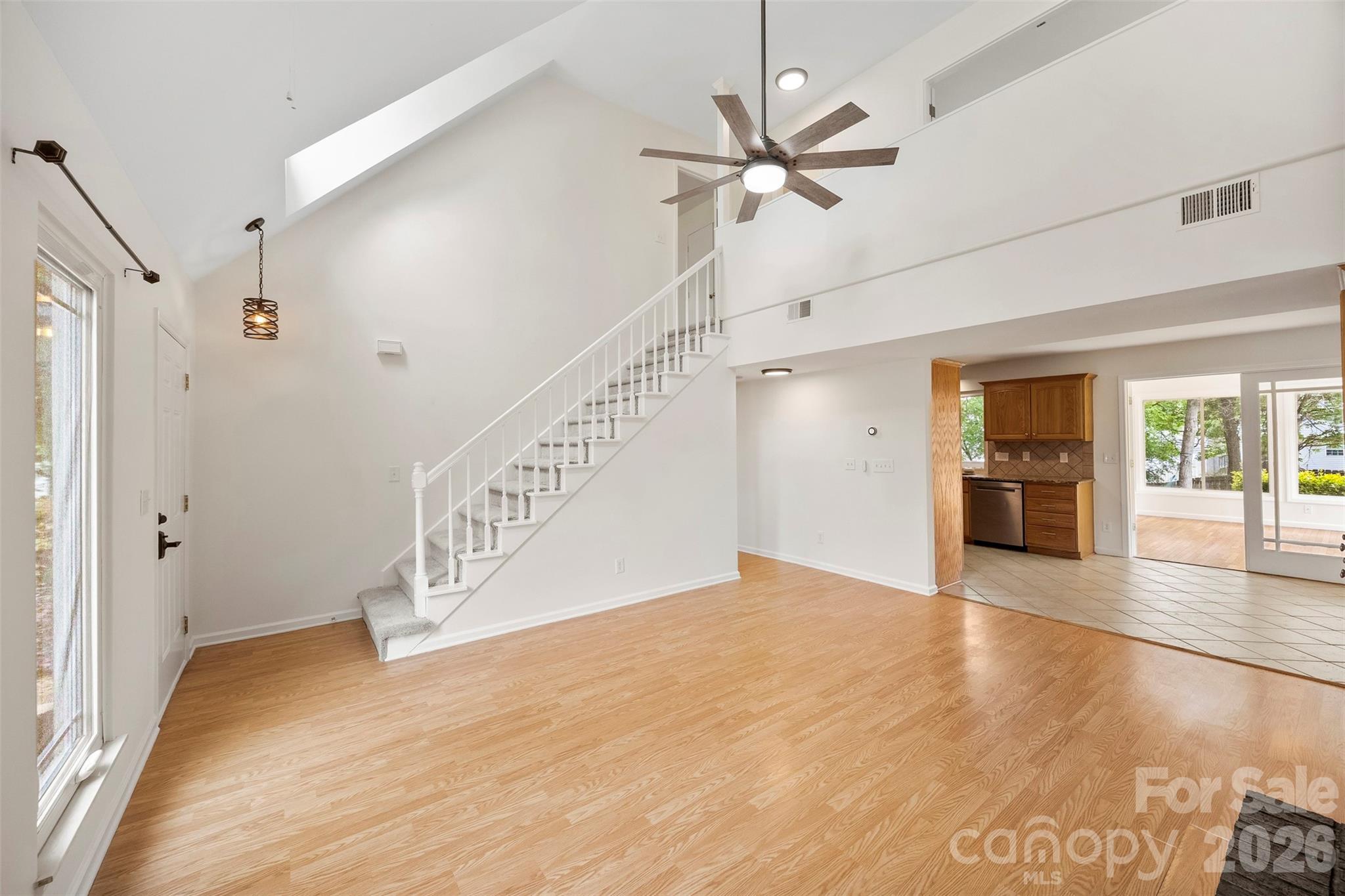 544 Garrison Court SW