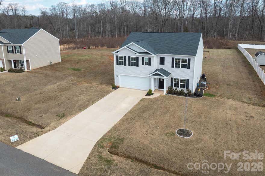Motivated Sellers bring all offers. Move-in ready home with a flat backyard in the Highland Place community in Mocksville. Built in 2022, this 4-bedroom, 3-full-bath home offers over 2,500 square feet, with a flexible layout and potential for a 5th bedroom.
Main level features a bedroom or flex space with a full bath, perfect for guests or multi-generational living, along with an office ideal for working from home. The kitchen is built for entertaining with a large island, granite countertops, stainless steel appliances, and luxury vinyl plank flooring throughout the main level
Upstairs, you’ll find a spacious primary suite with an en suite bath and two walk-in closets. A loft area provides the perfect spot for movie nights or additional living space, along with three more generously sized bedrooms and a convenient upstairs laundry room. Outside, you will find a large patio overlooking a backyard.
Enjoy a peaceful setting just minutes from the interstate, shopping, and dining.