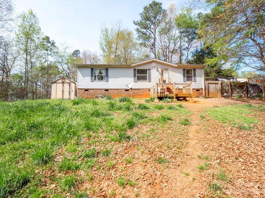 Multiple offer received! Highest and best by 6PM Sunday the 23rd!

Please make sure you have your buyer check the virtual Tour and floor plan in the MLS. 
Don't Miss This Quiet Cul De Sac Home, Lot's Of Room In The Big Open Living Room, Kitchen Includes Dishwasher, Refrigerator, Range/Oven, Double Stainless Sink, Breakfast Bar/Counter, Large Additional Eating/Breakfast Area, Master Bedroom With Walk In Closet, Spacious Master Bath, Double Sink Vanity, Garden Tub, Separate Shower, Both Other Bedrooms Are Good Size, Outside Two Wooden Decks, Storage Building.