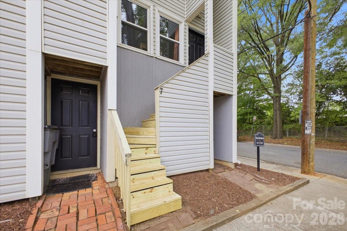 721 N Poplar Street 7