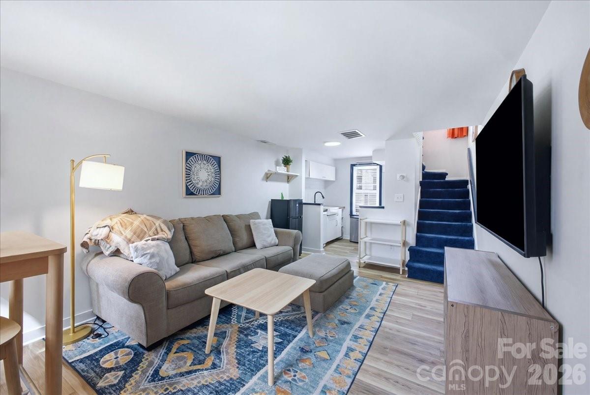 721 N Poplar Street 7
