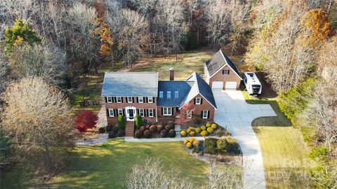 Photo of 10915 Tara Oaks Drive, Charlotte, NC 28227 (MLS # 4325124)