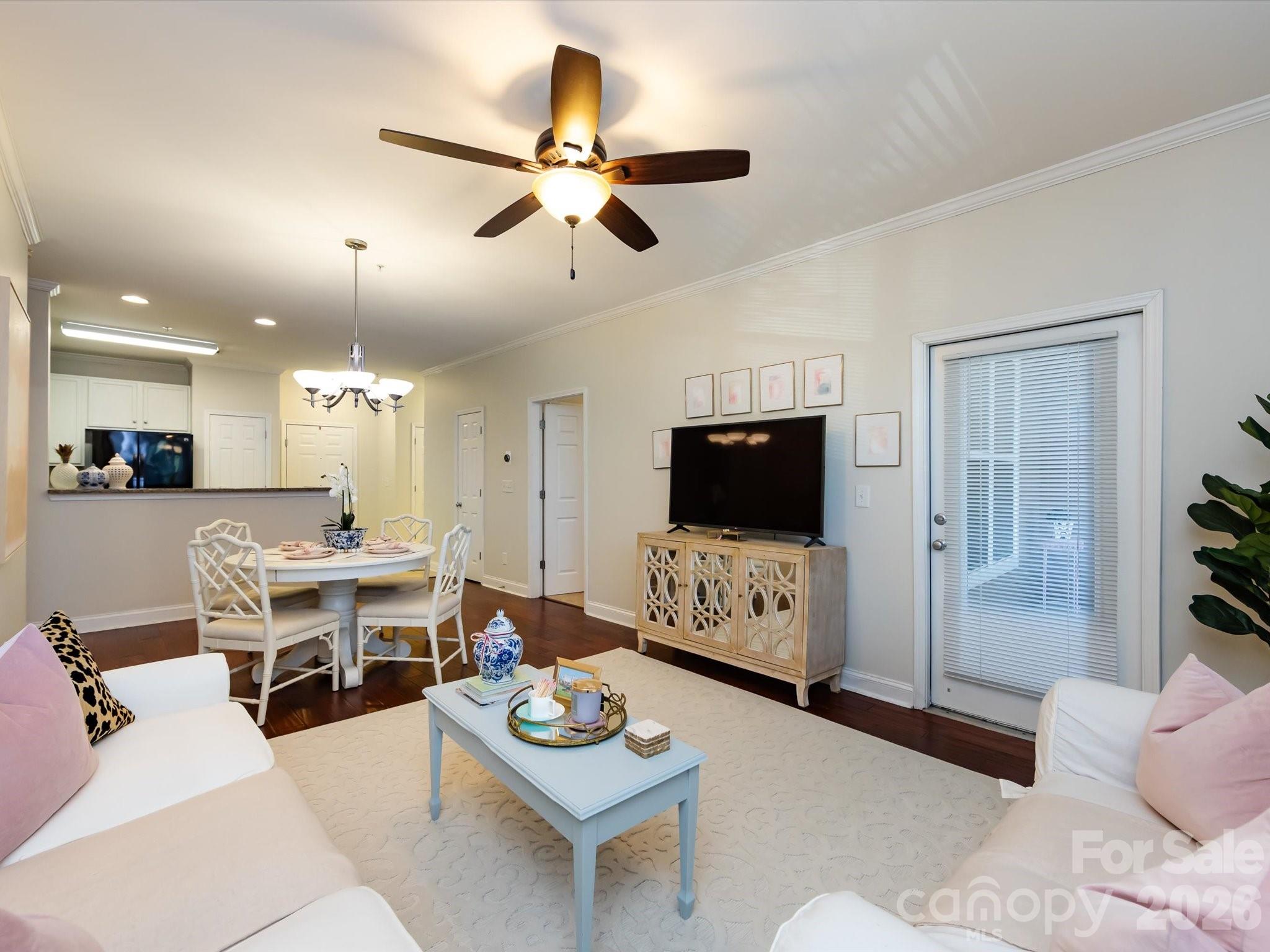 1000 E Woodlawn Road 113