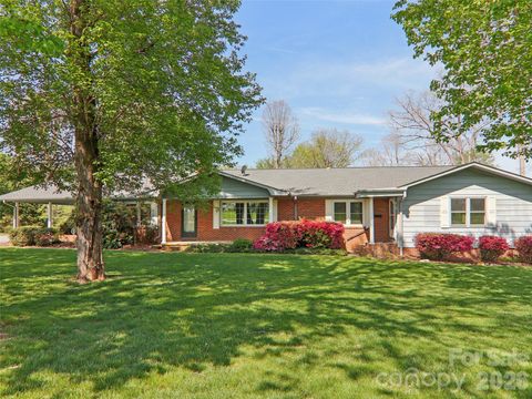 Photo of 927 Ladson Road, Mills River, NC 28759 (MLS # 4370799)