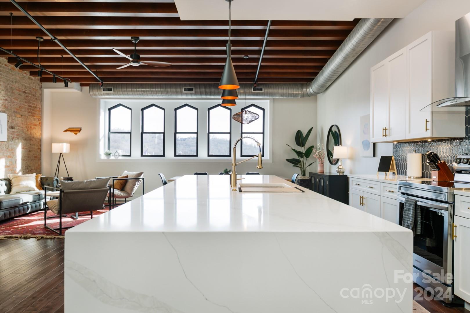 122 College Street 201-202-301