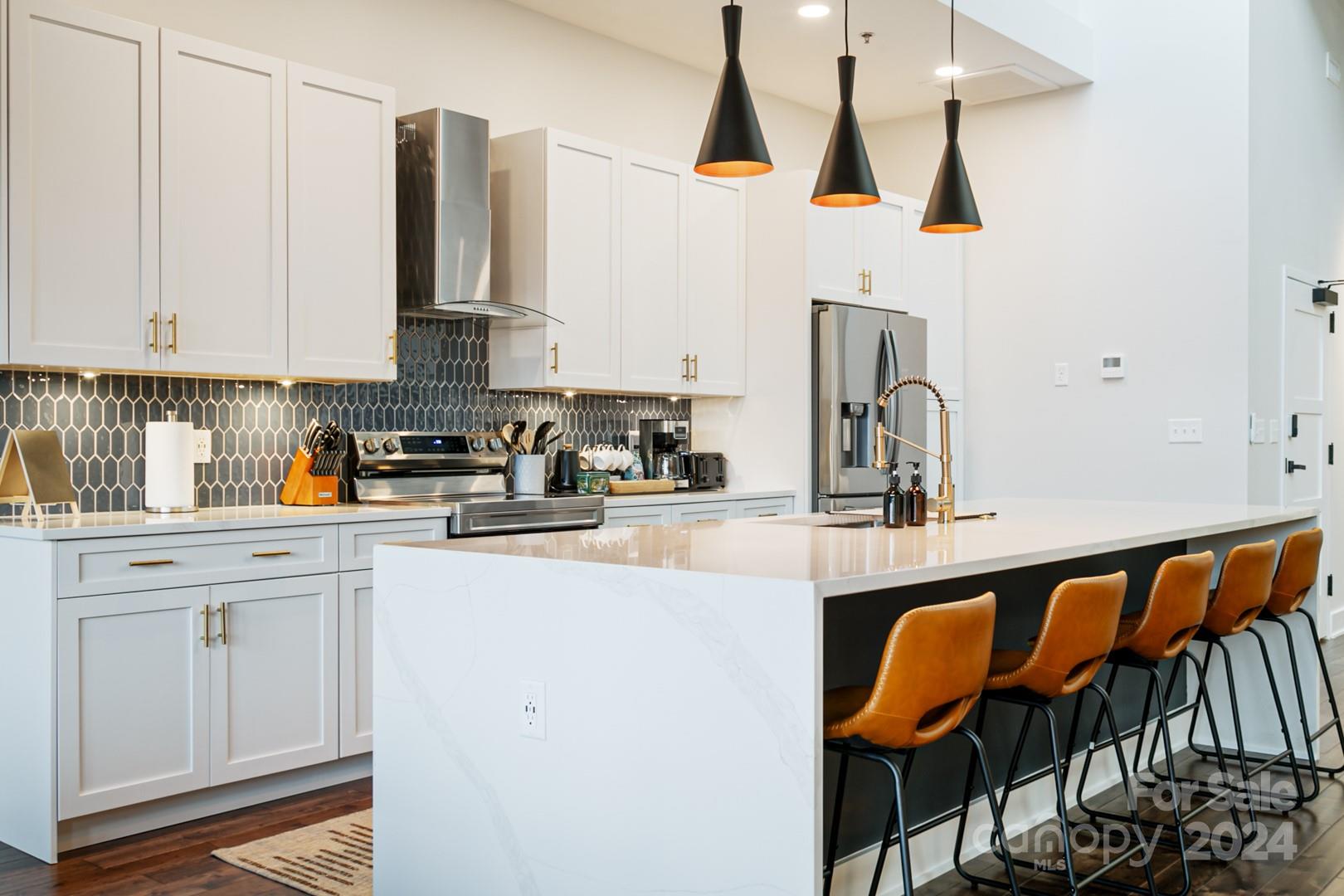 122 College Street 201-202-301