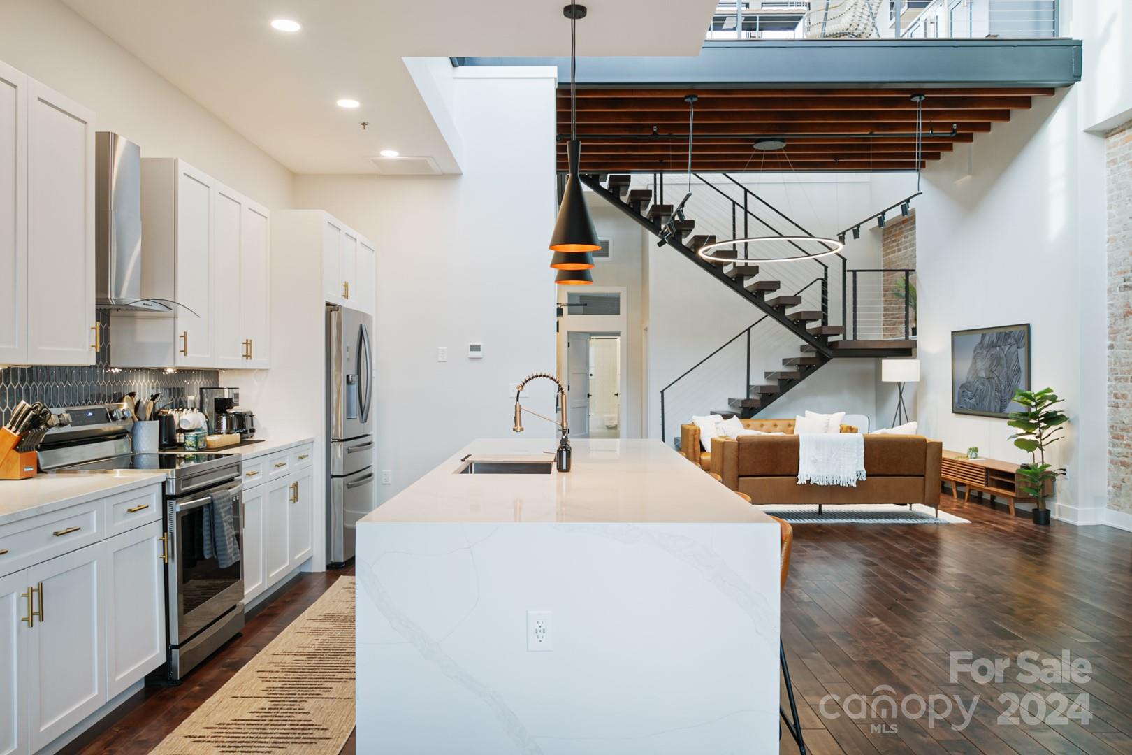 122 College Street 201-202-301