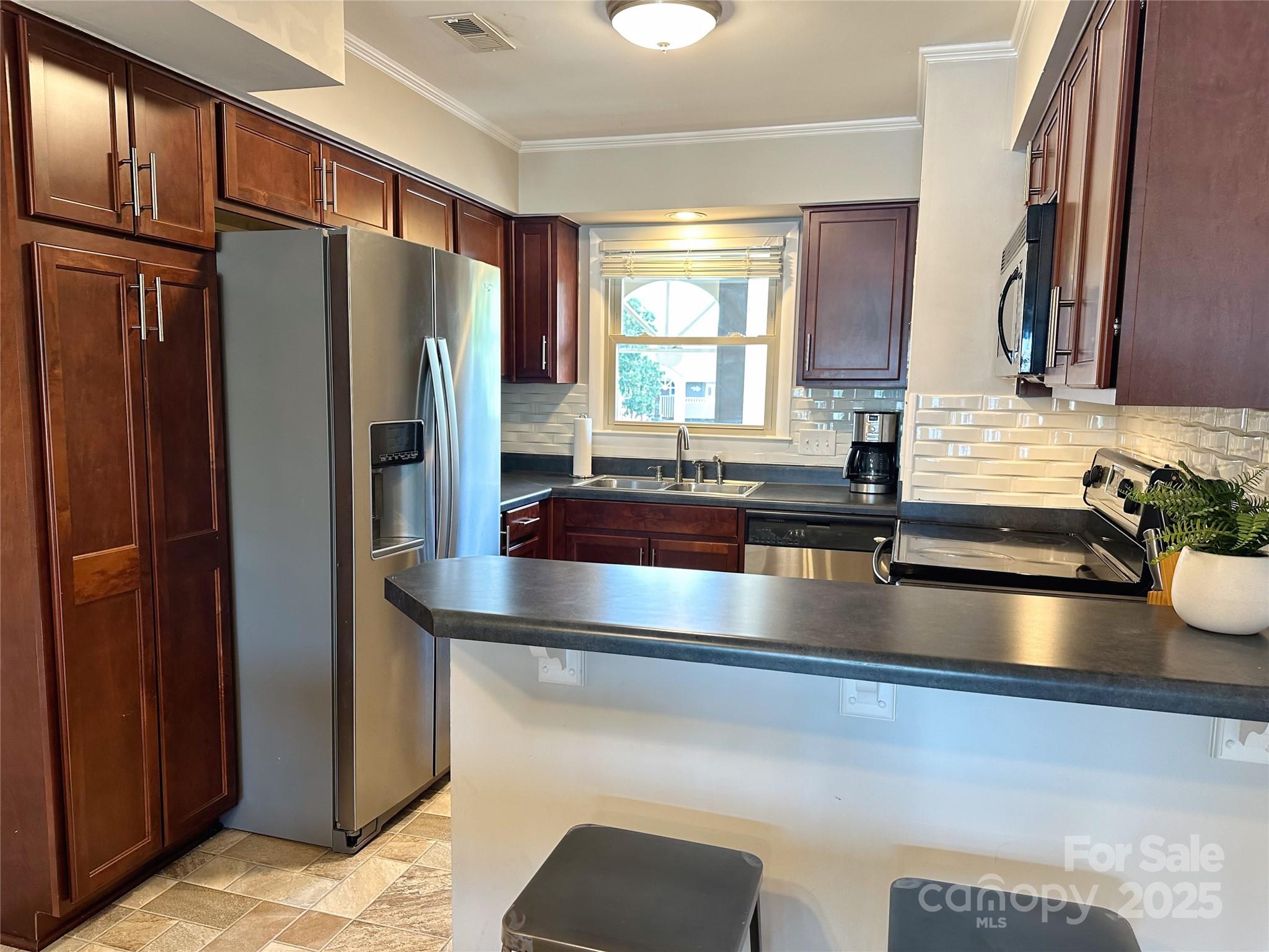 9809 Emerald Point Drive 11