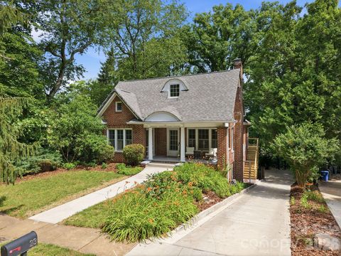 Photo of 23 Warwick Place, Asheville, NC 28804 (MLS # 4394325)