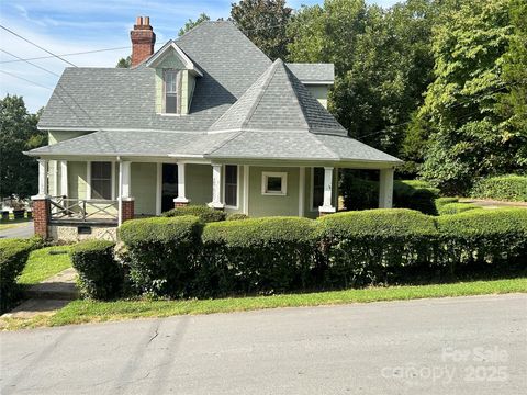 Photo of 1003 Lundix Street, Albemarle, NC 28001 (MLS # 4296762) Photo of 1003 Lundix Street, Albemarle, NC 28001 (MLS # 4296762)