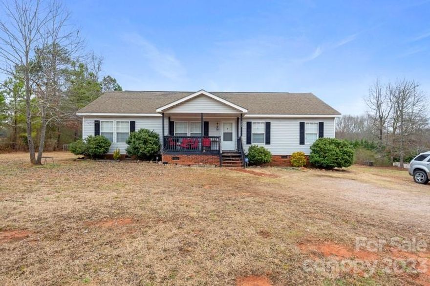 Lovely 3bdr/2bath home with an acre of land! This modular home features an open floor plan with lots of natural light. 2 guest bedrooms on one side and a cozy owners suite featuring a walk in shower and soaking tub. The kitchen overlooks the dining area making it a great set up for entertaining. Relax on the front porch and enjoy the nature and the beautiful Carolina country. Schedule your showing today!