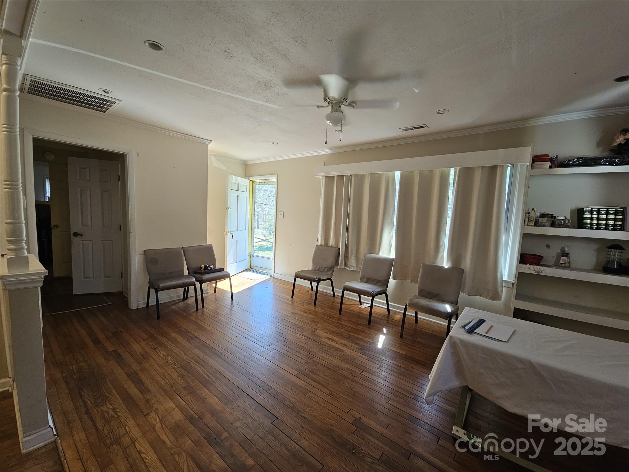 5924 Freedom Drive