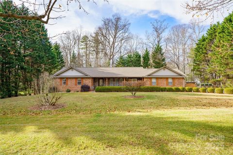 6 Hunters Lane Hendersonville NC 28791