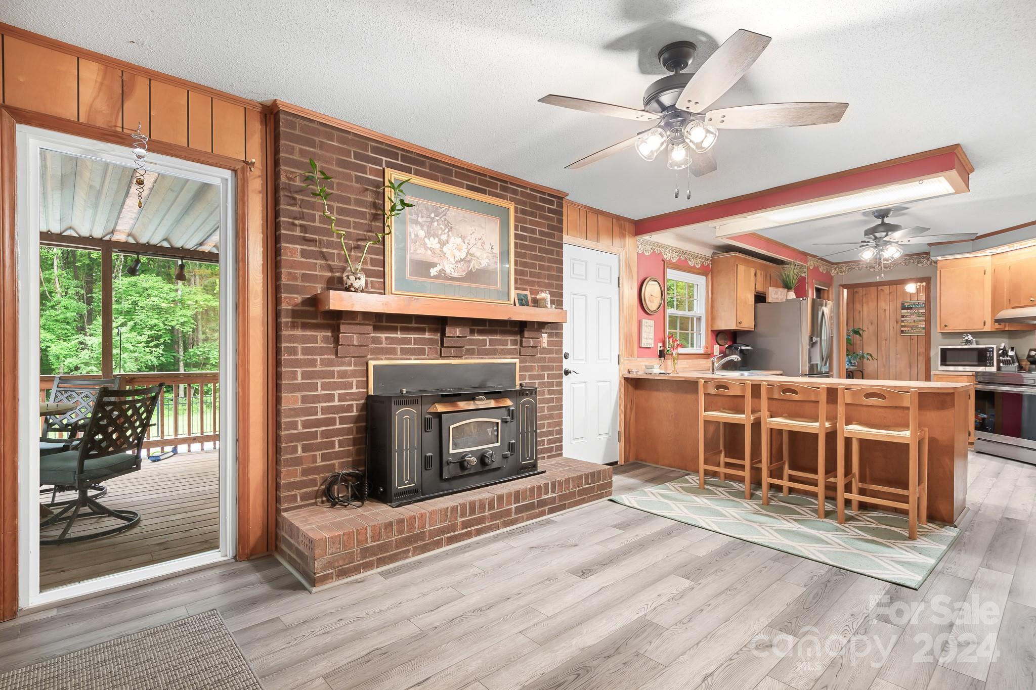 Country Knoll - Residential