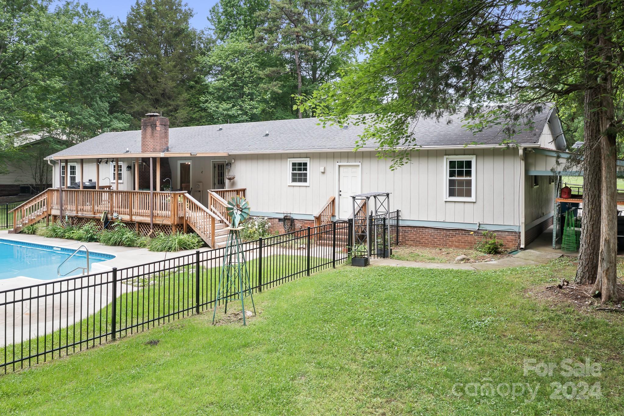 Country Knoll - Residential