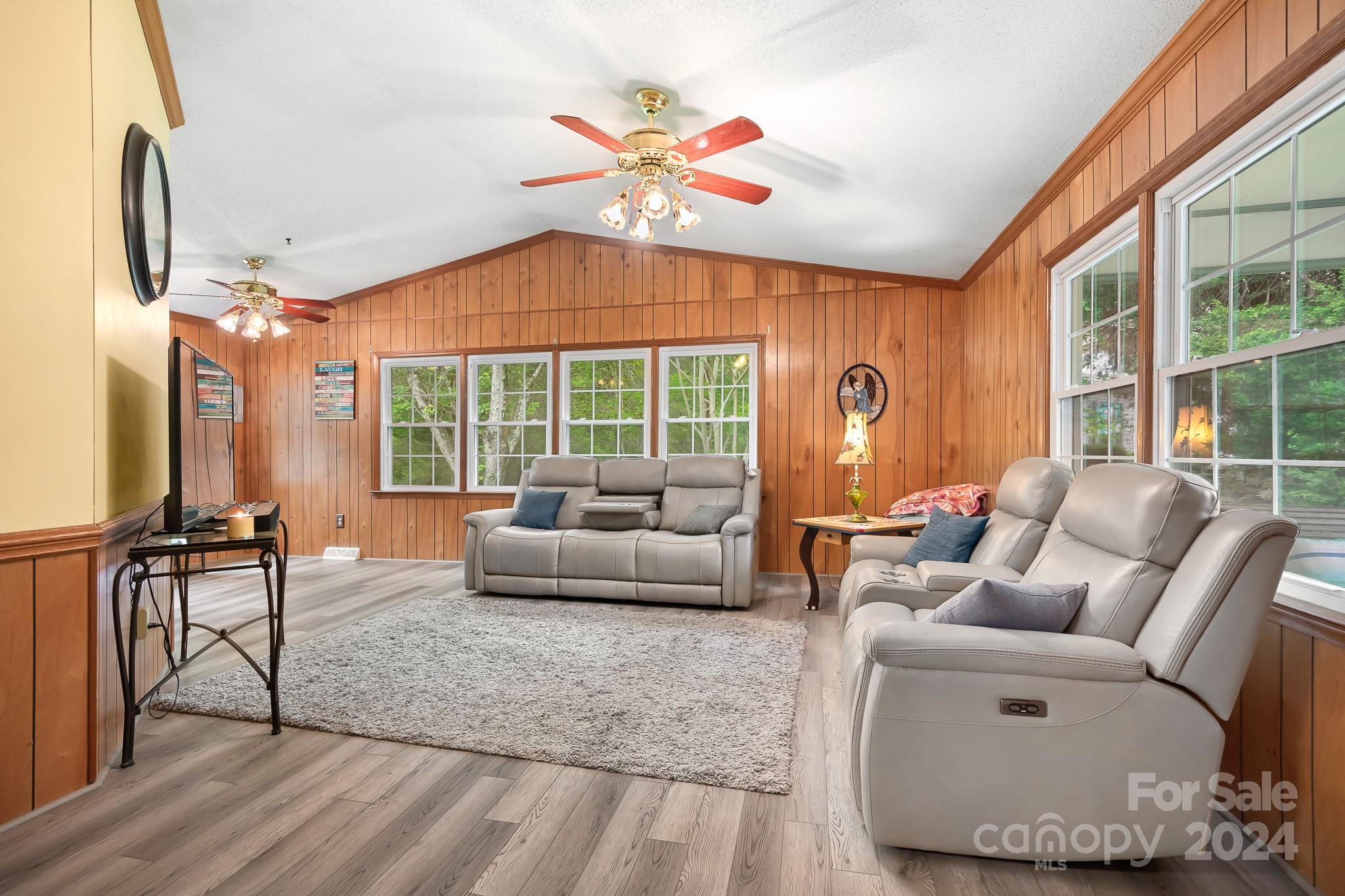 Country Knoll - Residential