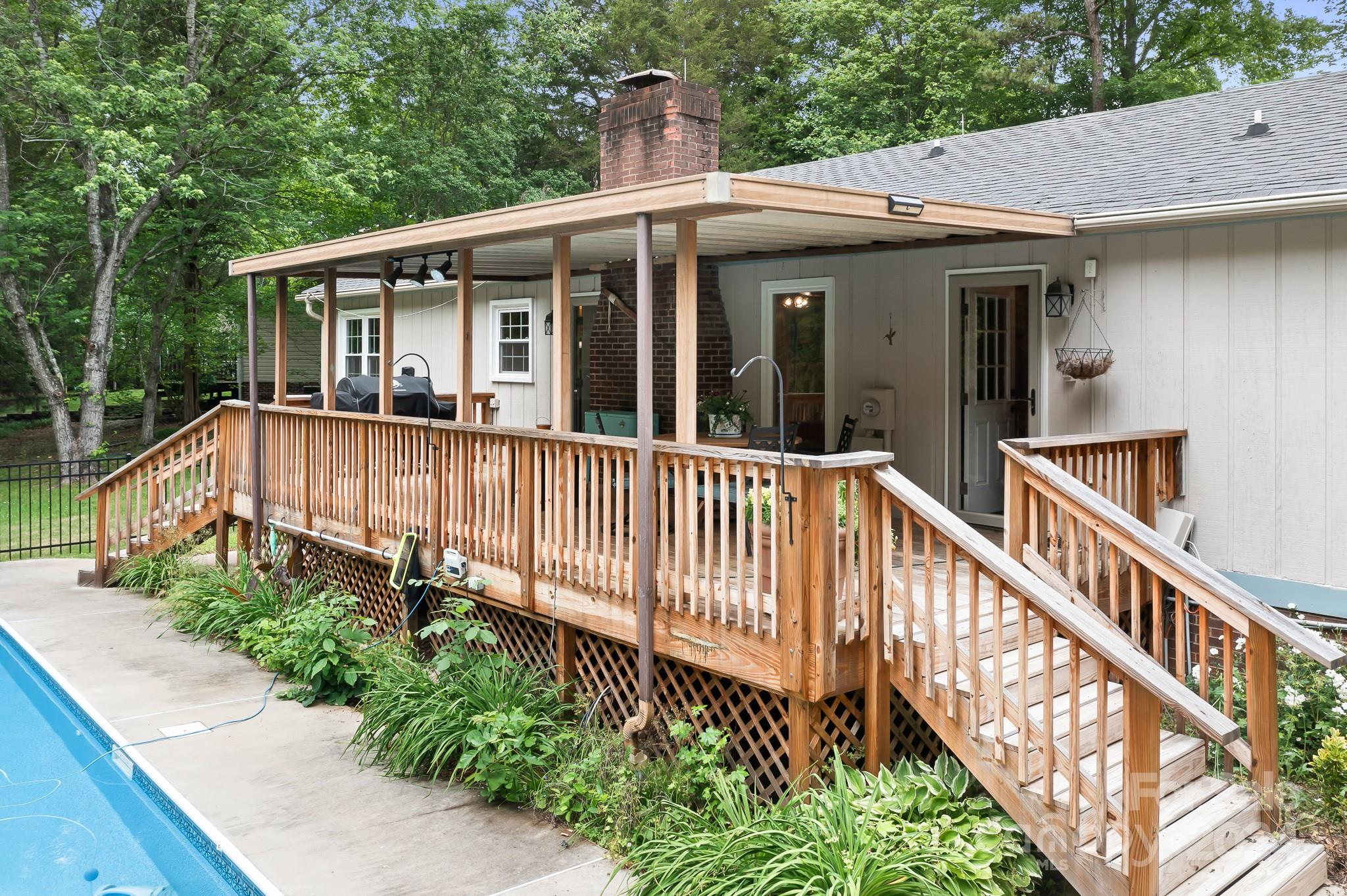 Country Knoll - Residential