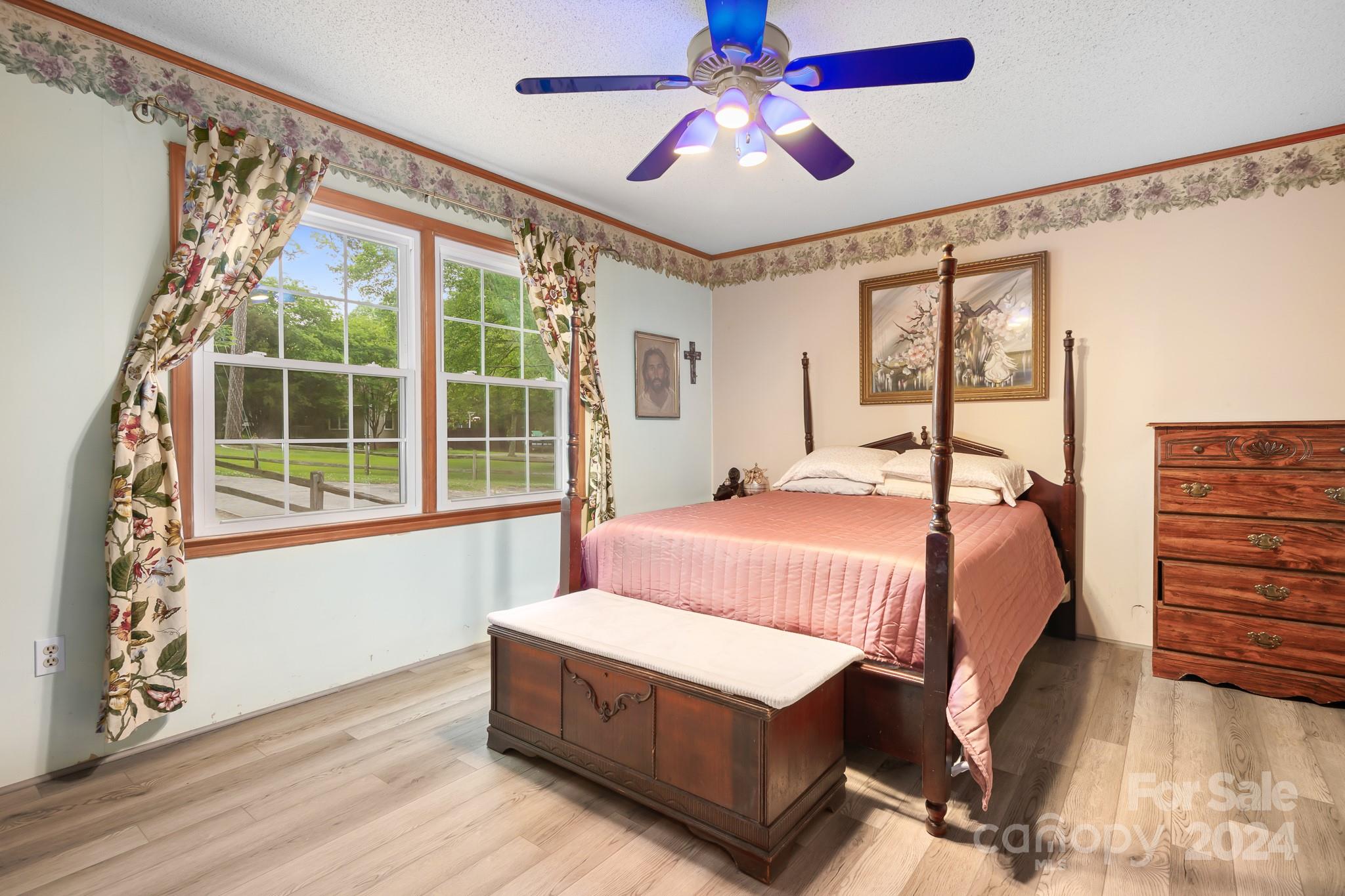 Country Knoll - Residential