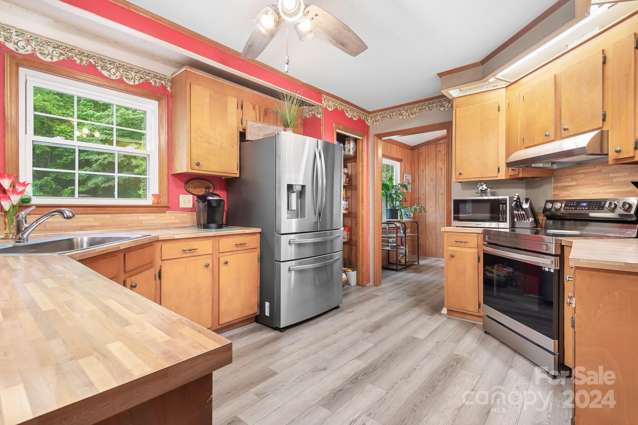 Country Knoll - Residential