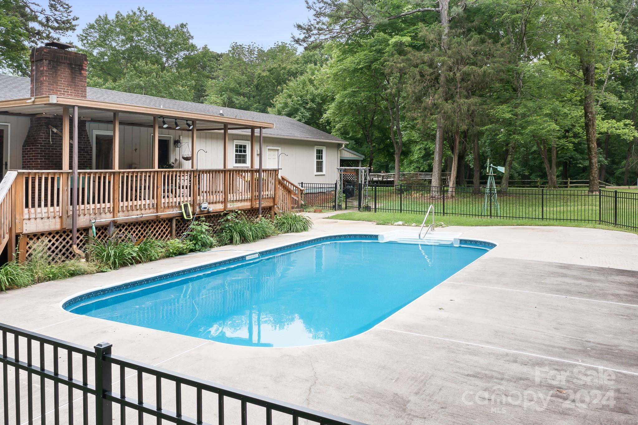 Country Knoll - Residential