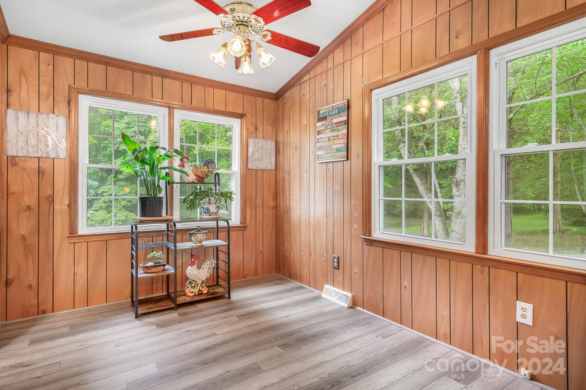 Country Knoll - Residential