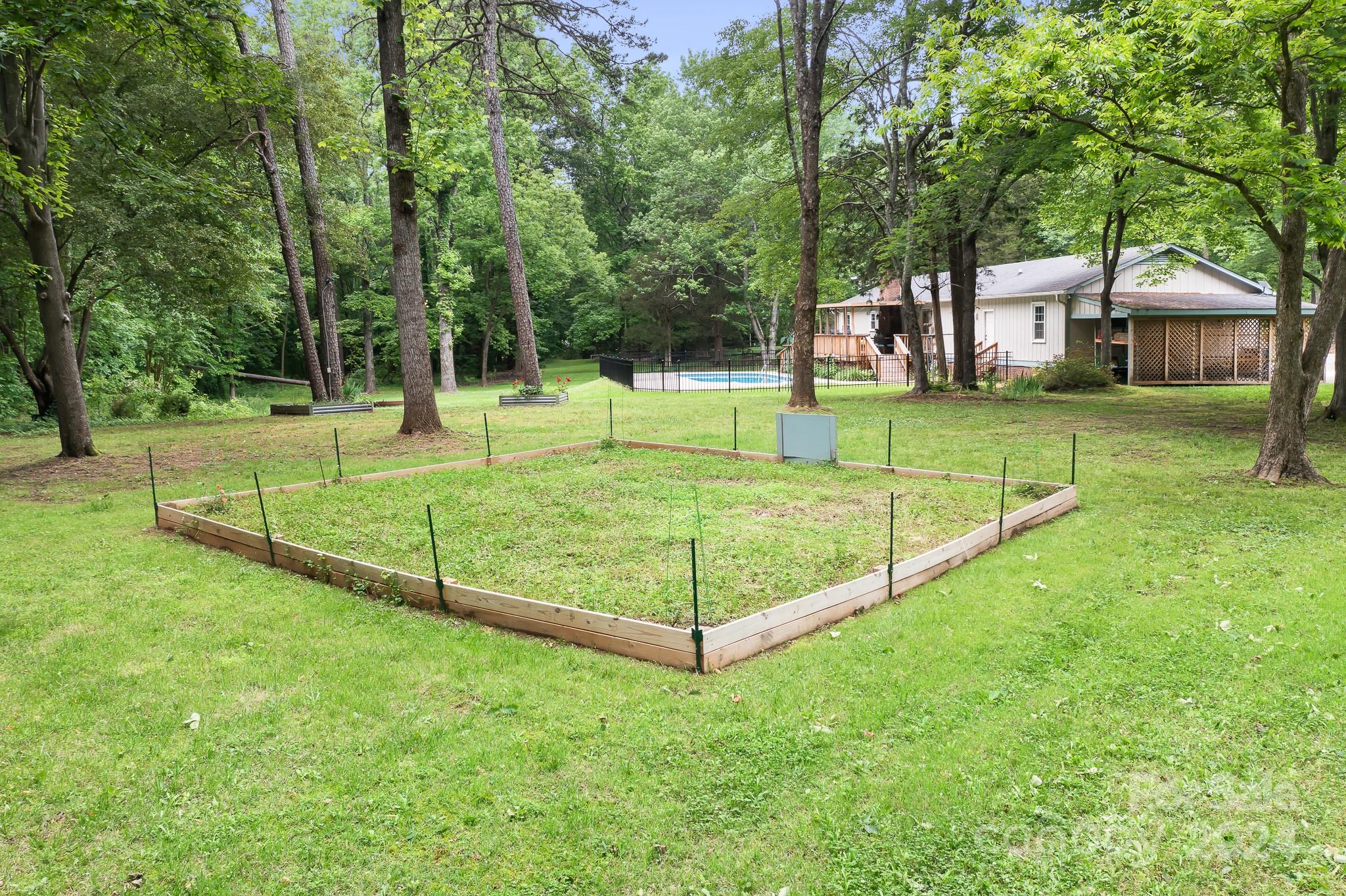 Country Knoll - Residential