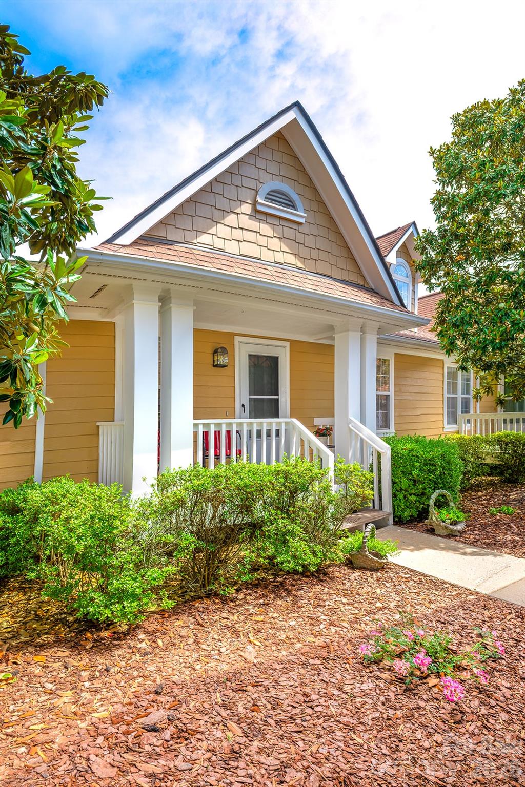 102 Rough Point Court