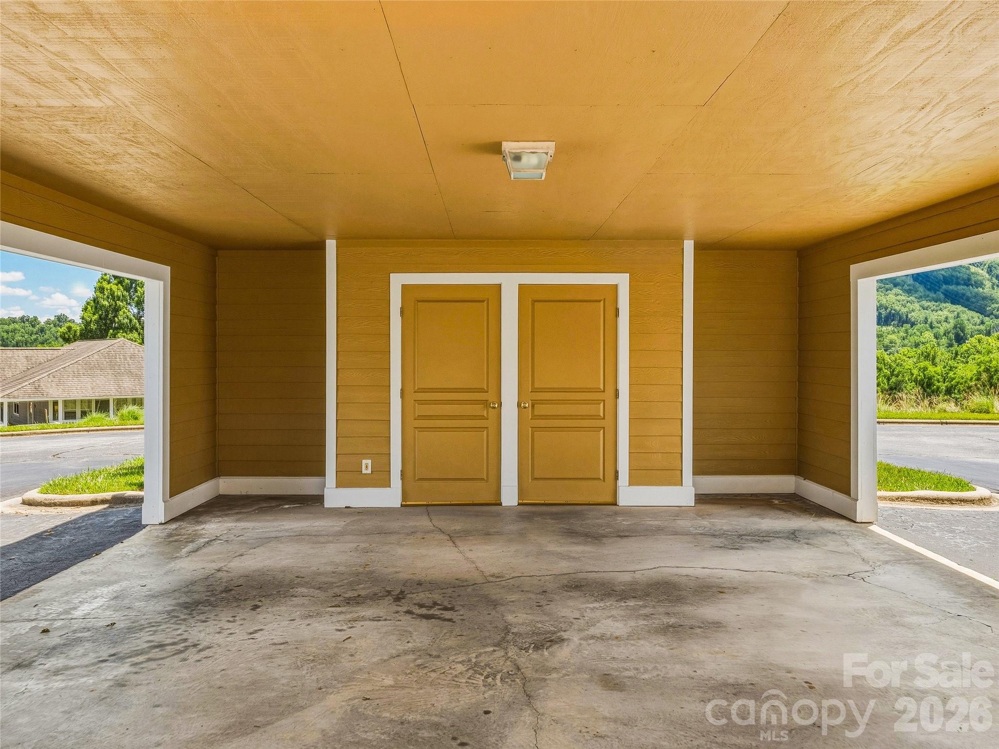 102 Rough Point Court