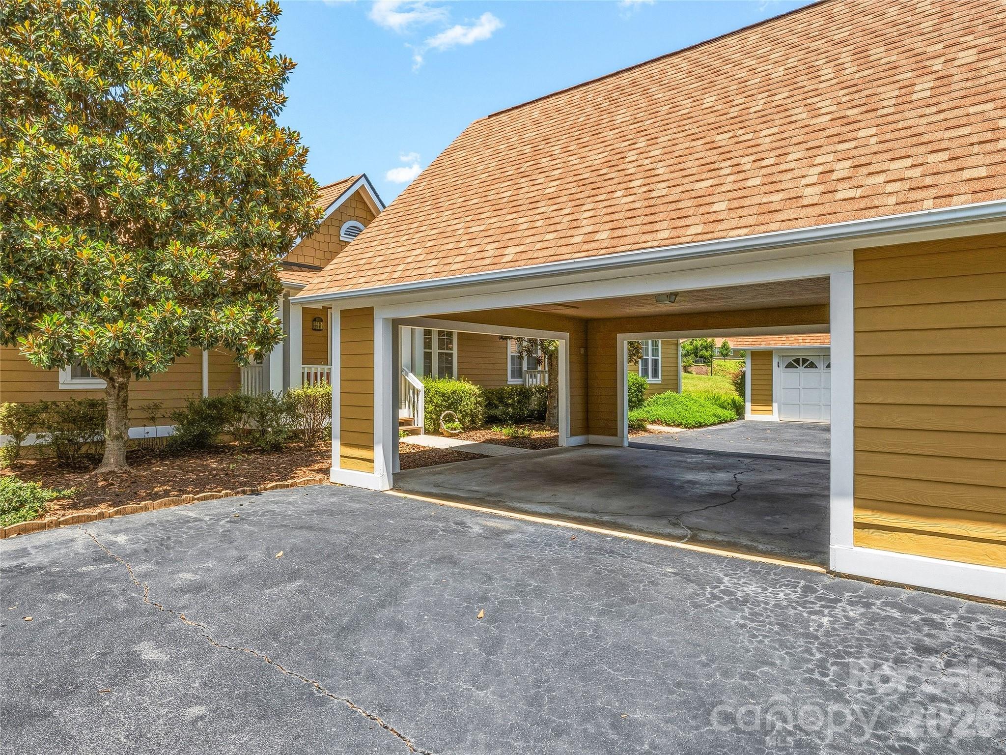 102 Rough Point Court