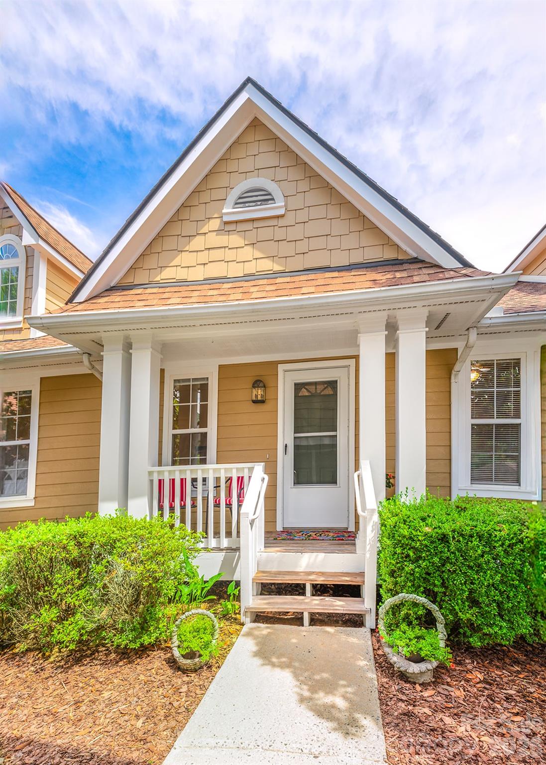 102 Rough Point Court