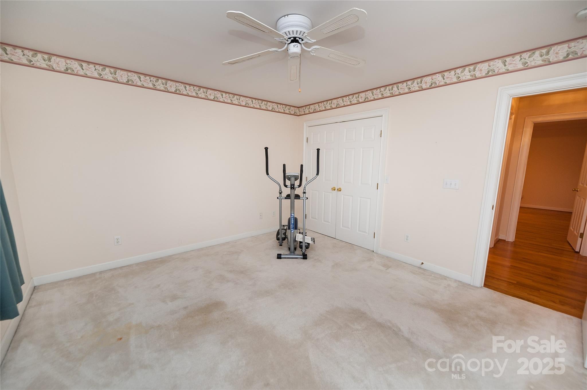 Links O Tryon - Residential