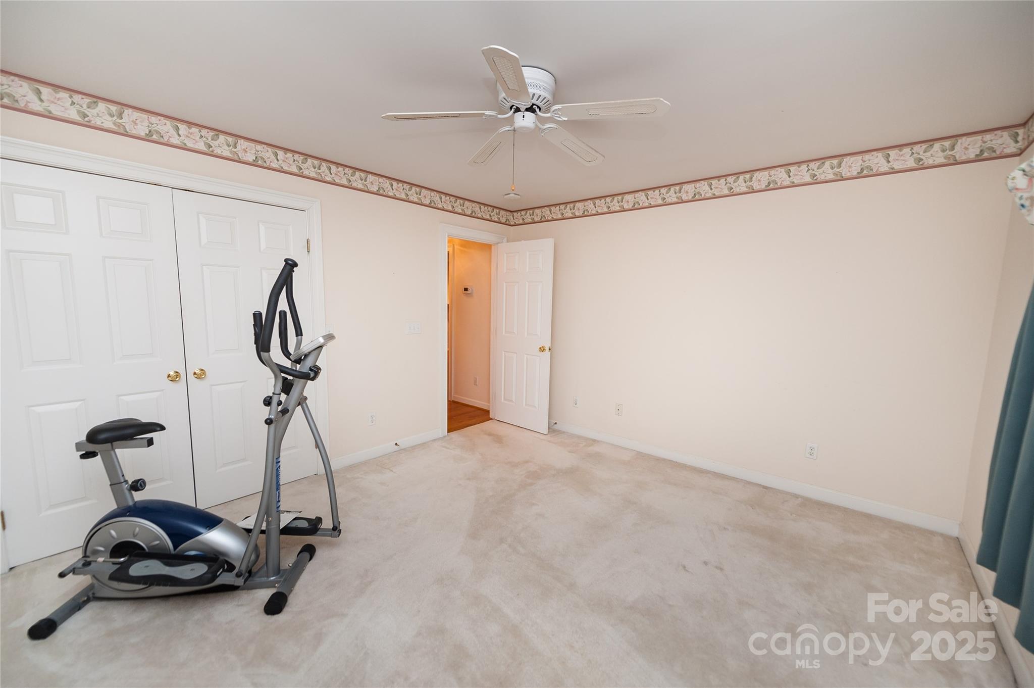 Links O Tryon - Residential