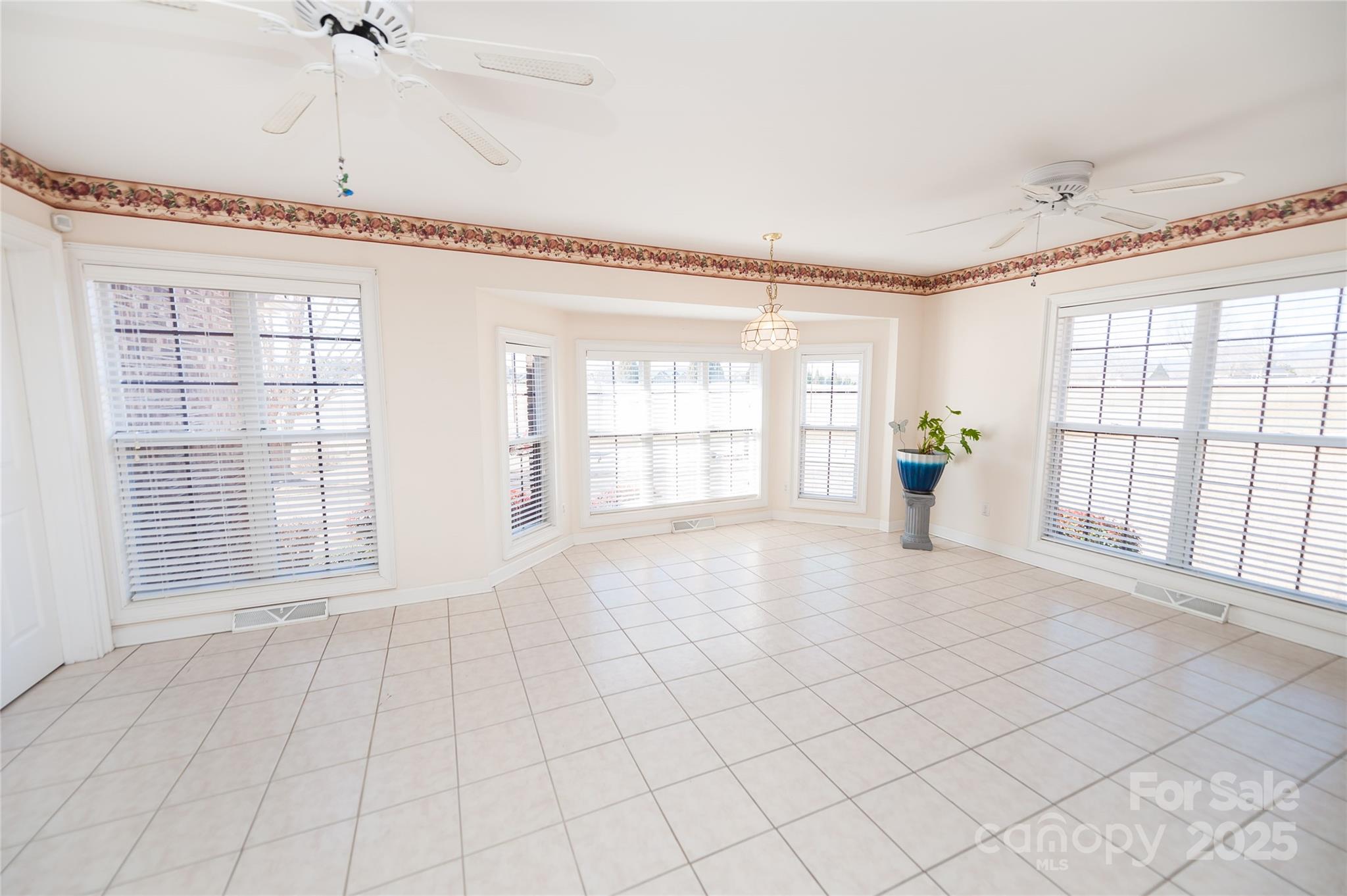 Links O Tryon - Residential