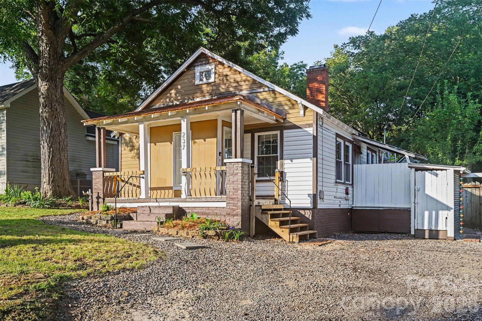 237 Simpson Drive NE