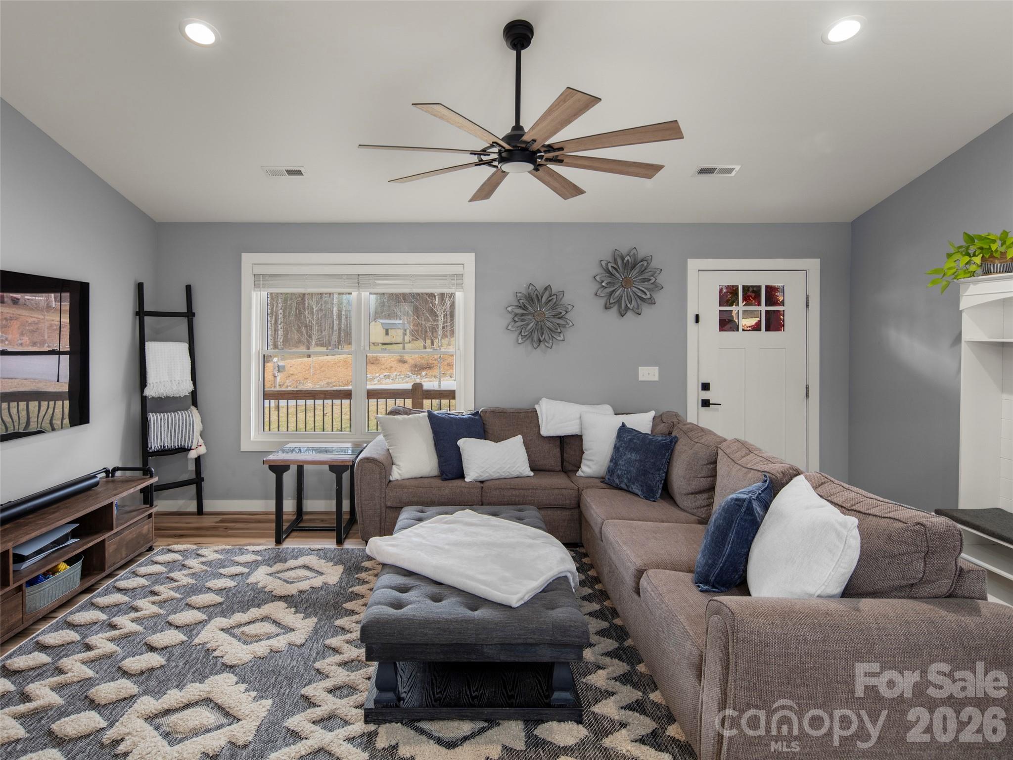 Honeycrisp - Residential