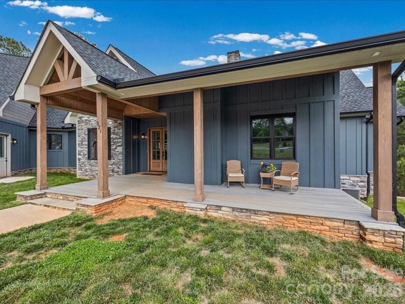 521 Rosebush Lane