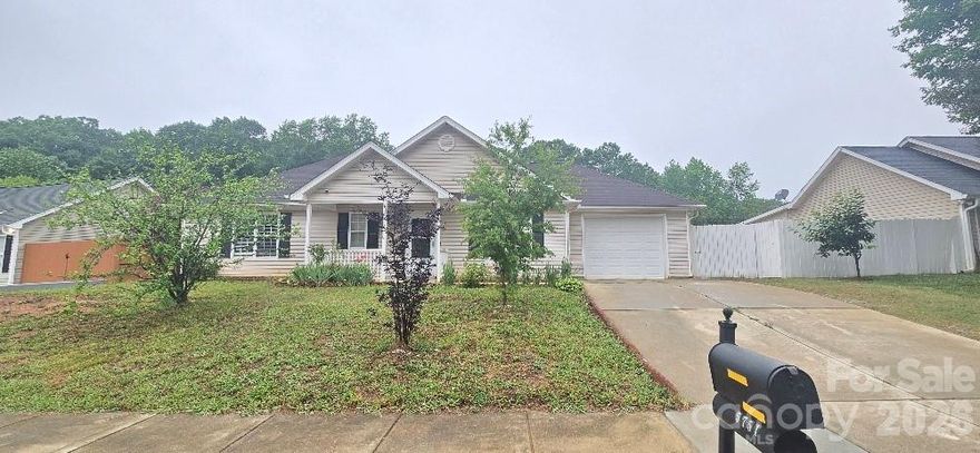 Well maintained 3 bed 2 bath ranch home in Lauren Park. Open floor plan with eat in kitchen area. Ample kitchen cabinet space. Spacious living room with new lighting fixture. Primary bedroom has private bath and walk in closet. 2 secondary bedrooms good size. Large fully fenced rear yard. 2 car garage. Wont last long.
Owner is a NC Real Estate agent but not the listing agent for the home.