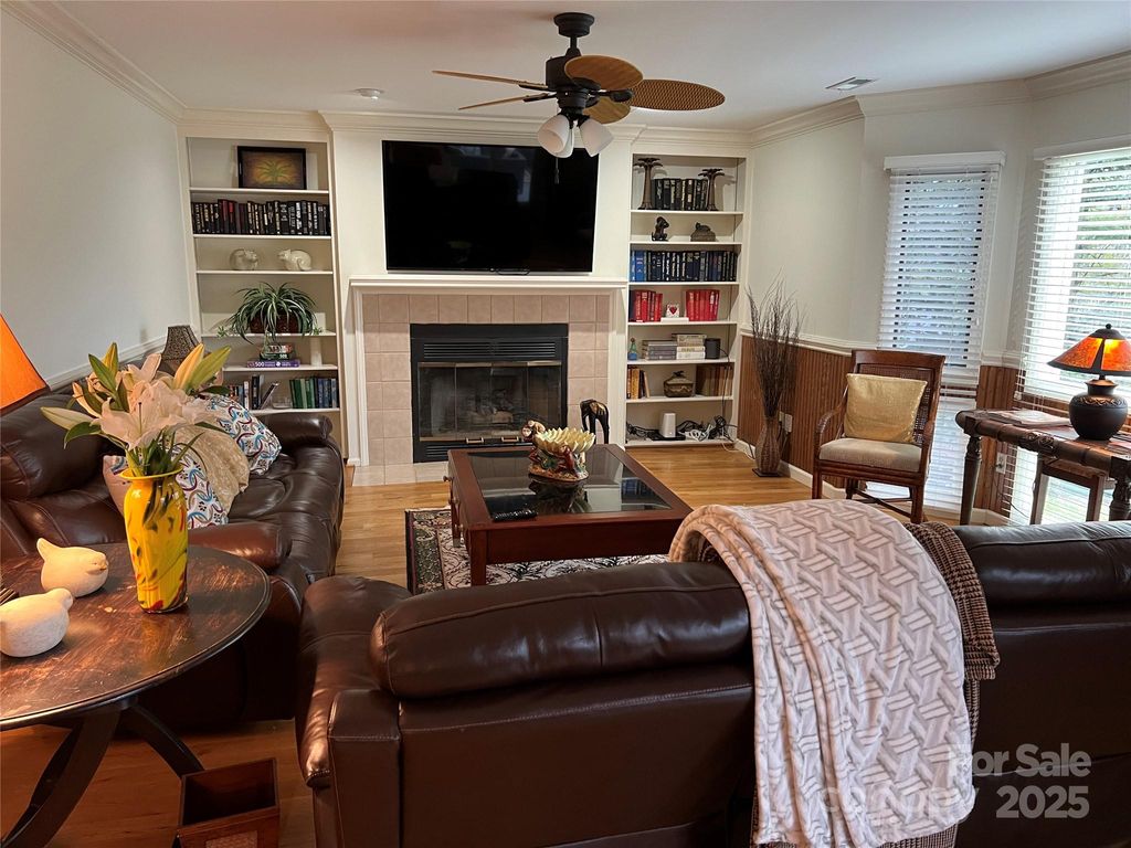 listing image 0