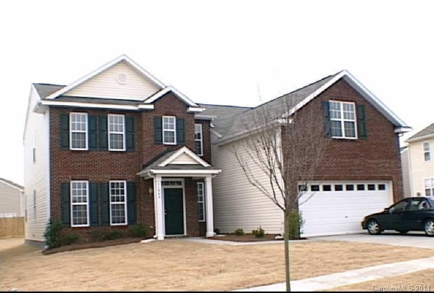 MOVE IN CONDITION house in ballantyne. New Kitchen BackSplash, New Roof and Gutters. Fenced Backyard. Ballantyne Schools.