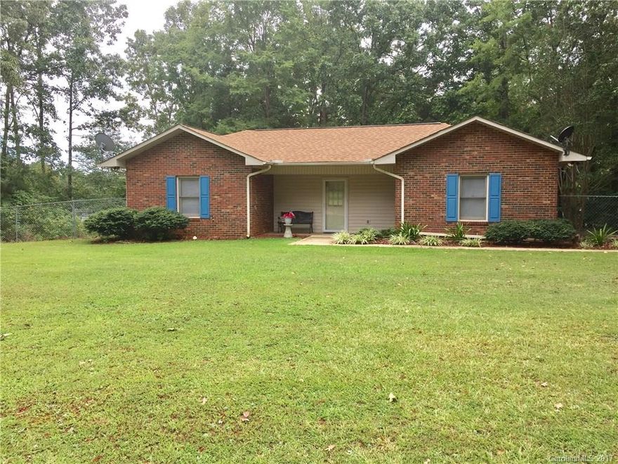 You'll love this adorable brick ranch home in highly sought after Fort Lawn and Lewisville School District.  Home is handicap accessible, fenced in backyard and a large carport.