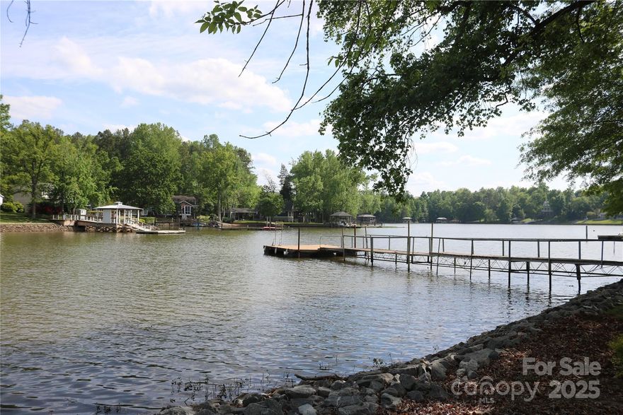 Here's your chance to own waterfront property on Lake Wylie. The property has a beautiful view and is super close to the restaurants and shops in Clover. Dock permit available.