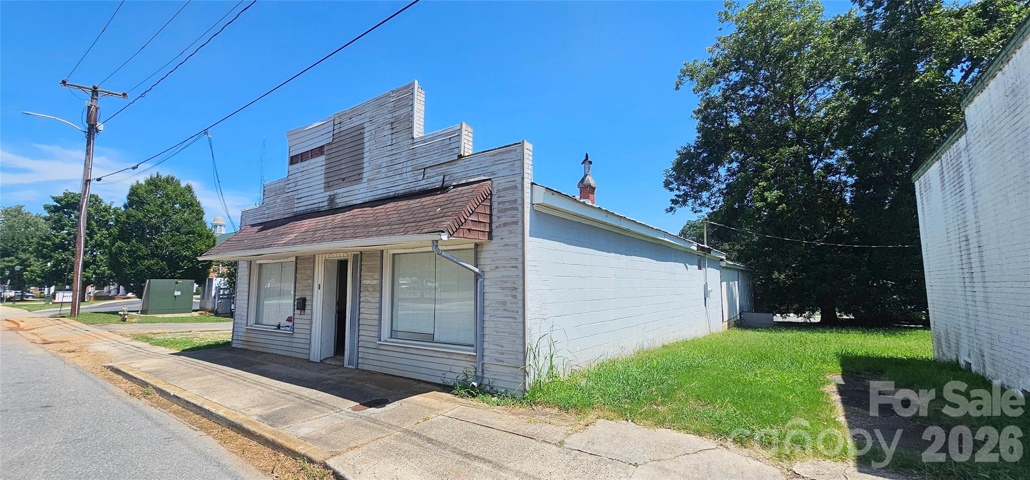 6 Roosevelt Street N