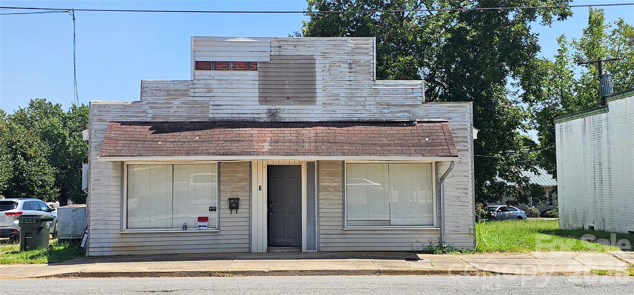 6 Roosevelt Street N