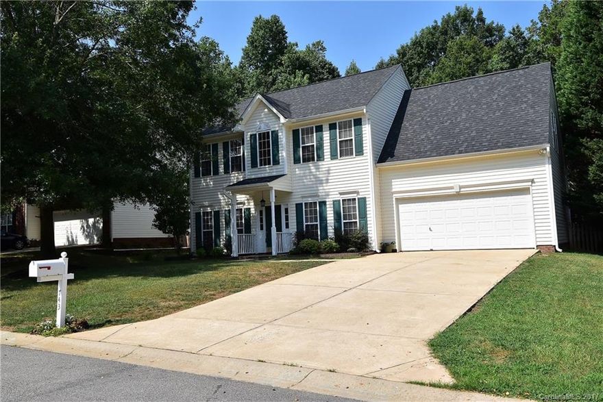 Sought after Knightsbridge neighborhood!!!New floors on main,new paint, HVAC 2013,Roof 2011.Lrg Mstr w/tray ceilings,garden tub,separate shower,tile floors,dual sink. Open flrpln w/kit overlooking GR w/gas fireplace and brkfst area that overlooks private fenced yard,DR w/crwn molding & picture molding.LR could be perfect for office or study. Easy access to interstate.Amenities include pool, playground, tennis courts, basketball courts, RV/Boat storage area. Check out Fort Mill Schools!! Warranty