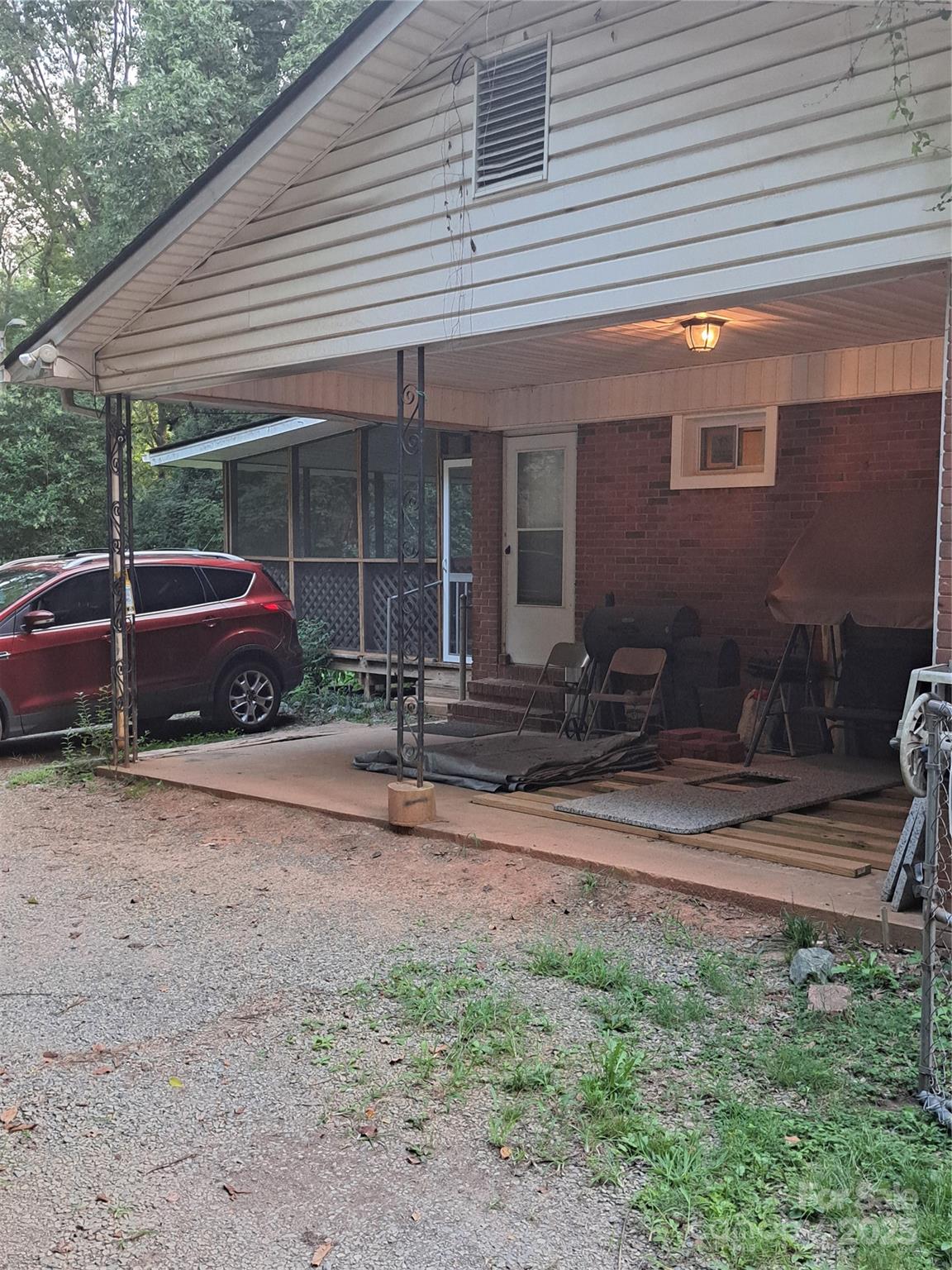 2700 Dellinger Circle
